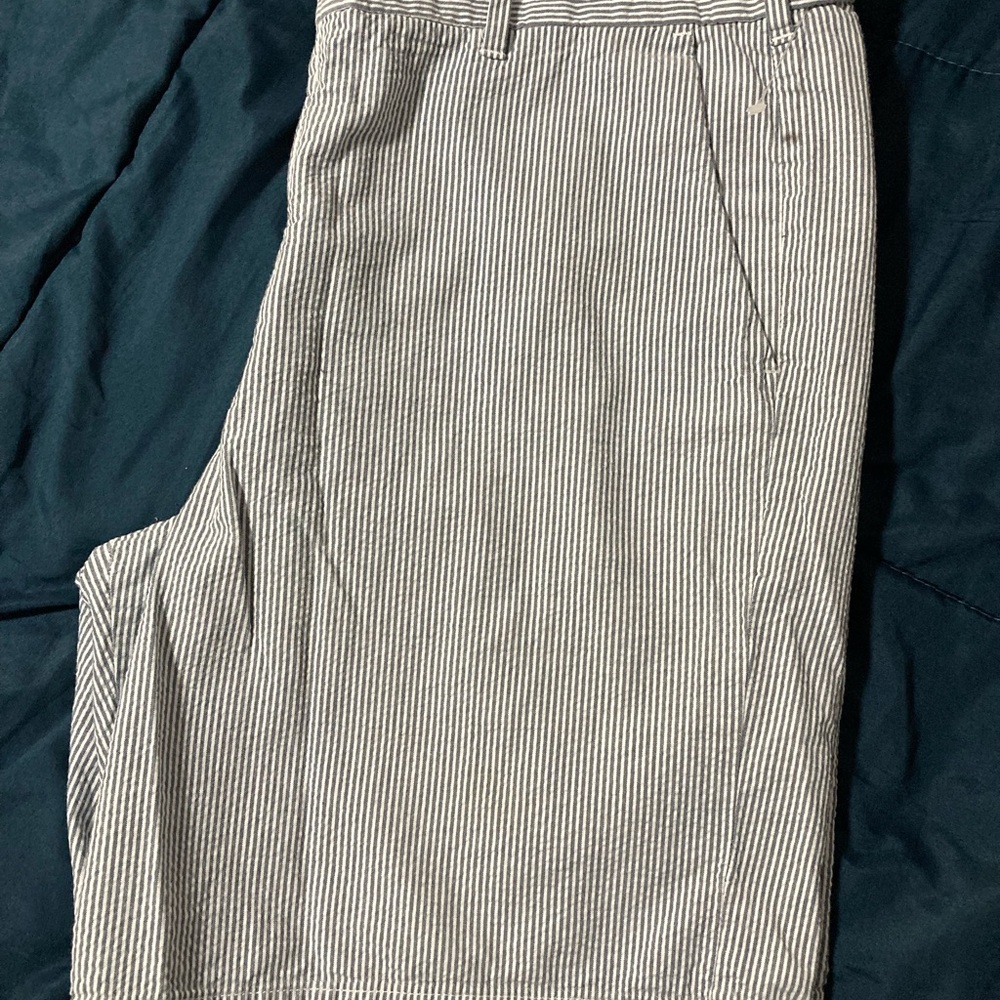 Izod Bermuda Shorts Blue & White Cotton Men's pockets Size 42. - Picture 9 of 11
